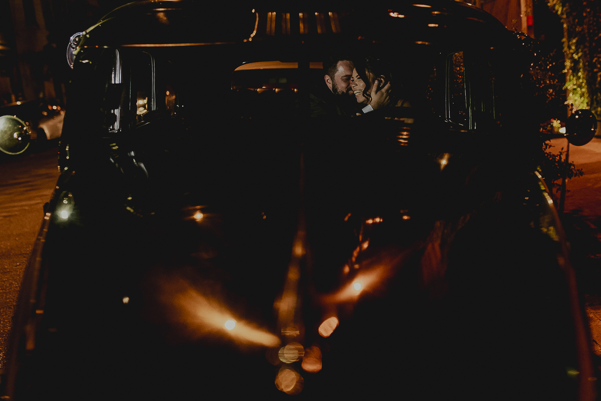 ensaio dos noivos em uma fotografia de casamento mais espontânea do casamento registrados pelo fotografo daniel okuyama em sp