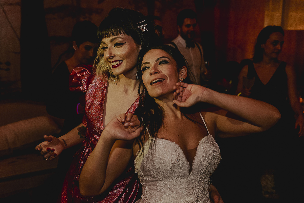 para os noivos que buscam uma fotografia de casamento mais espontânea encontrou um fotografo premiado de casamento que tira fotos verdadeiras dos momentos mais importantes