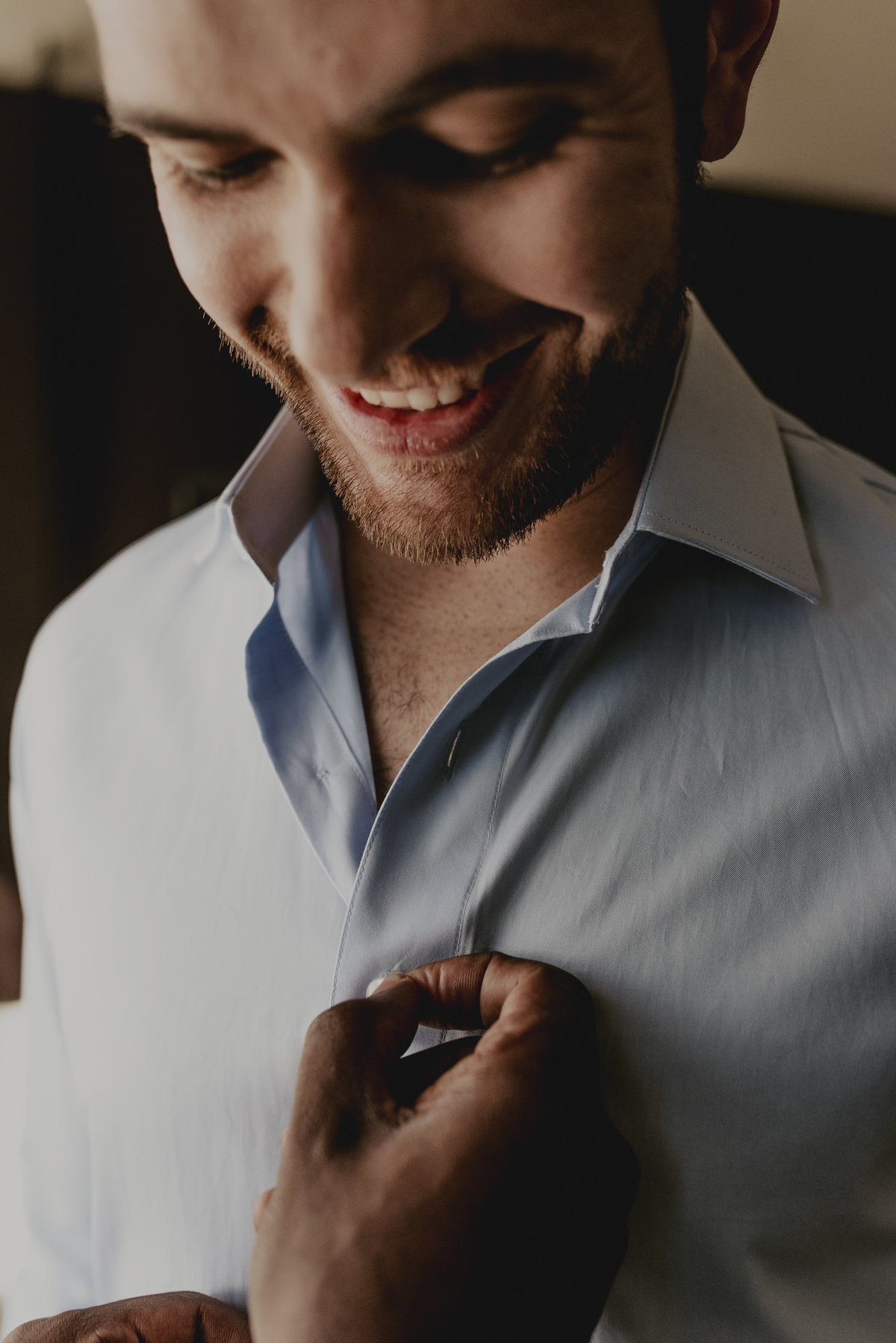 fotografia do noivo no making of do casamento no villa sansu 