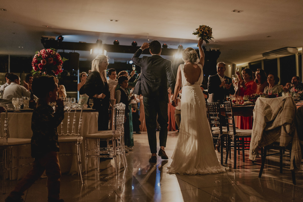 a festa dos noivos momento mais espontâneos 