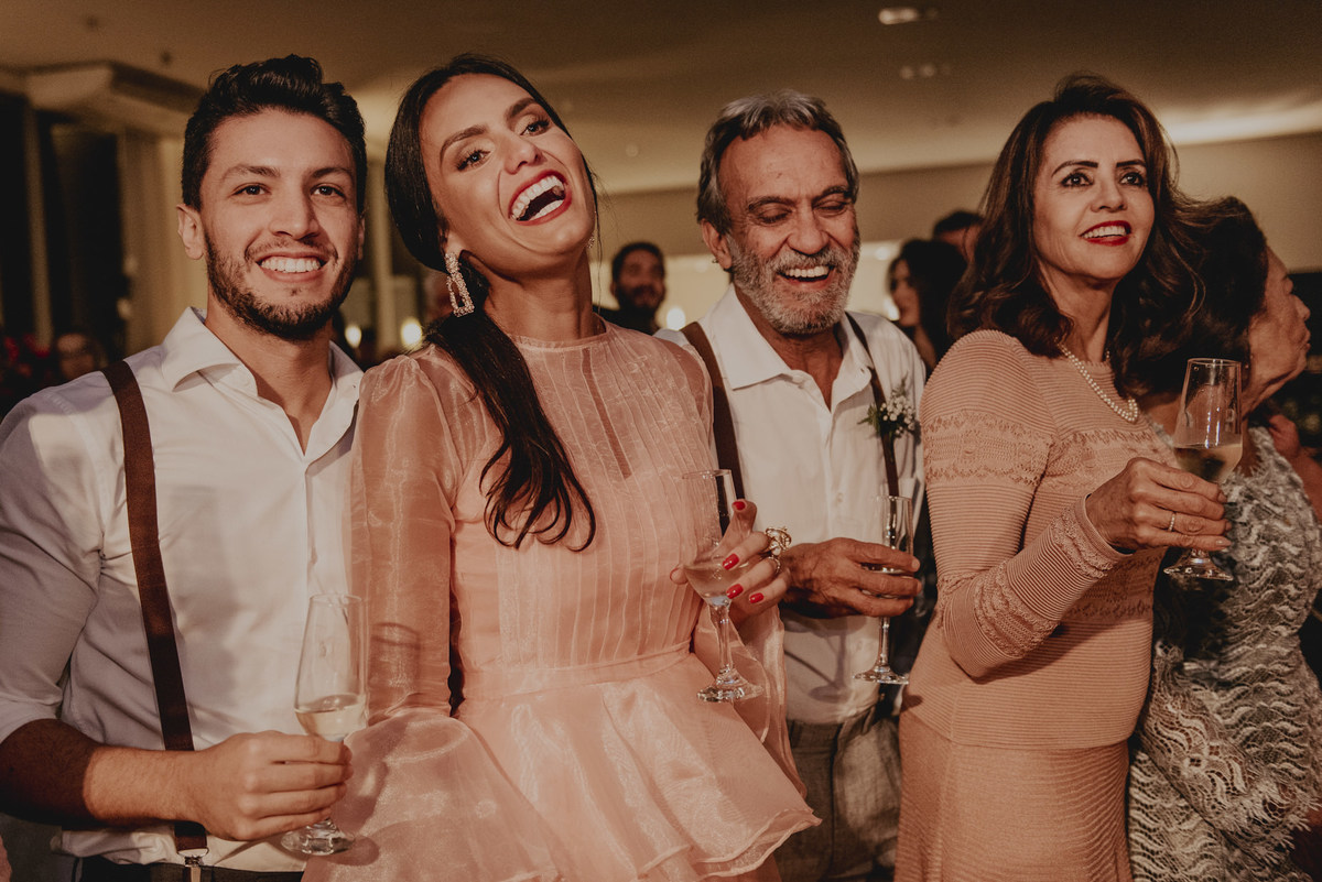 sorrisos verdadeiros da família da noiva