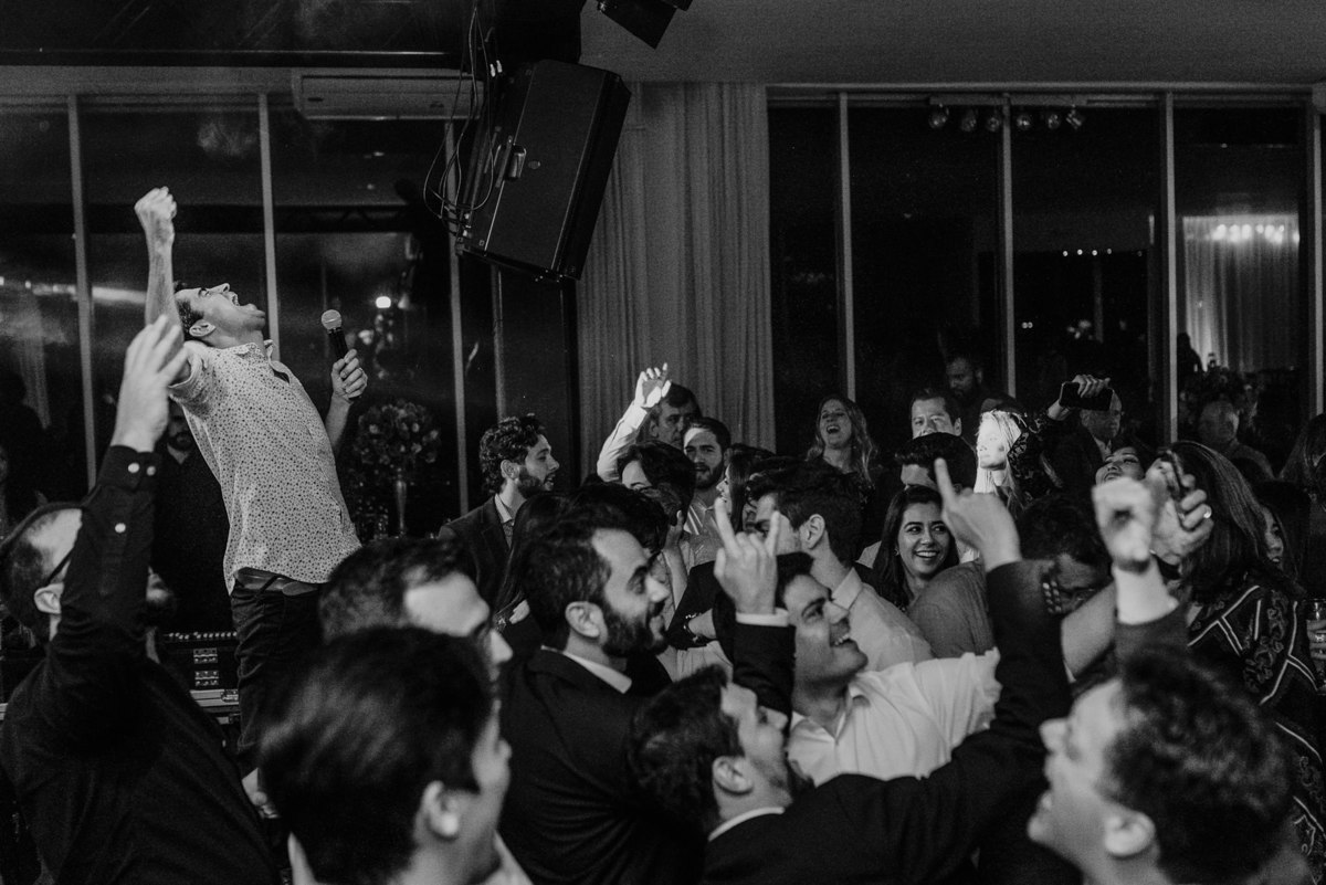 todos se divertiram muito durante a festa do casamento