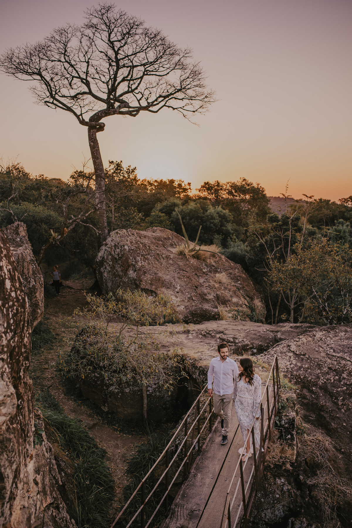 lugar com pôr do sol incrível para ensaio de pre wedding para casamento na fazenda perto de so 