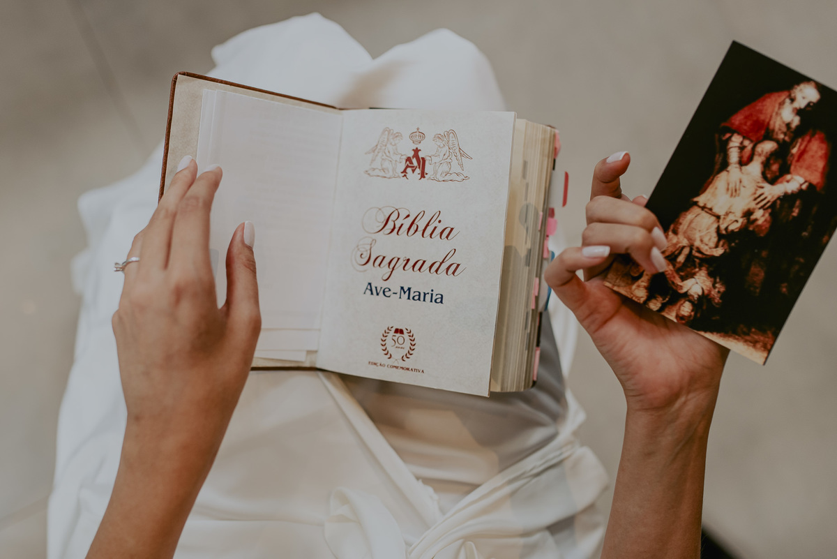 fotografia da Biblia Sagrada que a noiva leu antes do casamento daniel okuyama fotografia