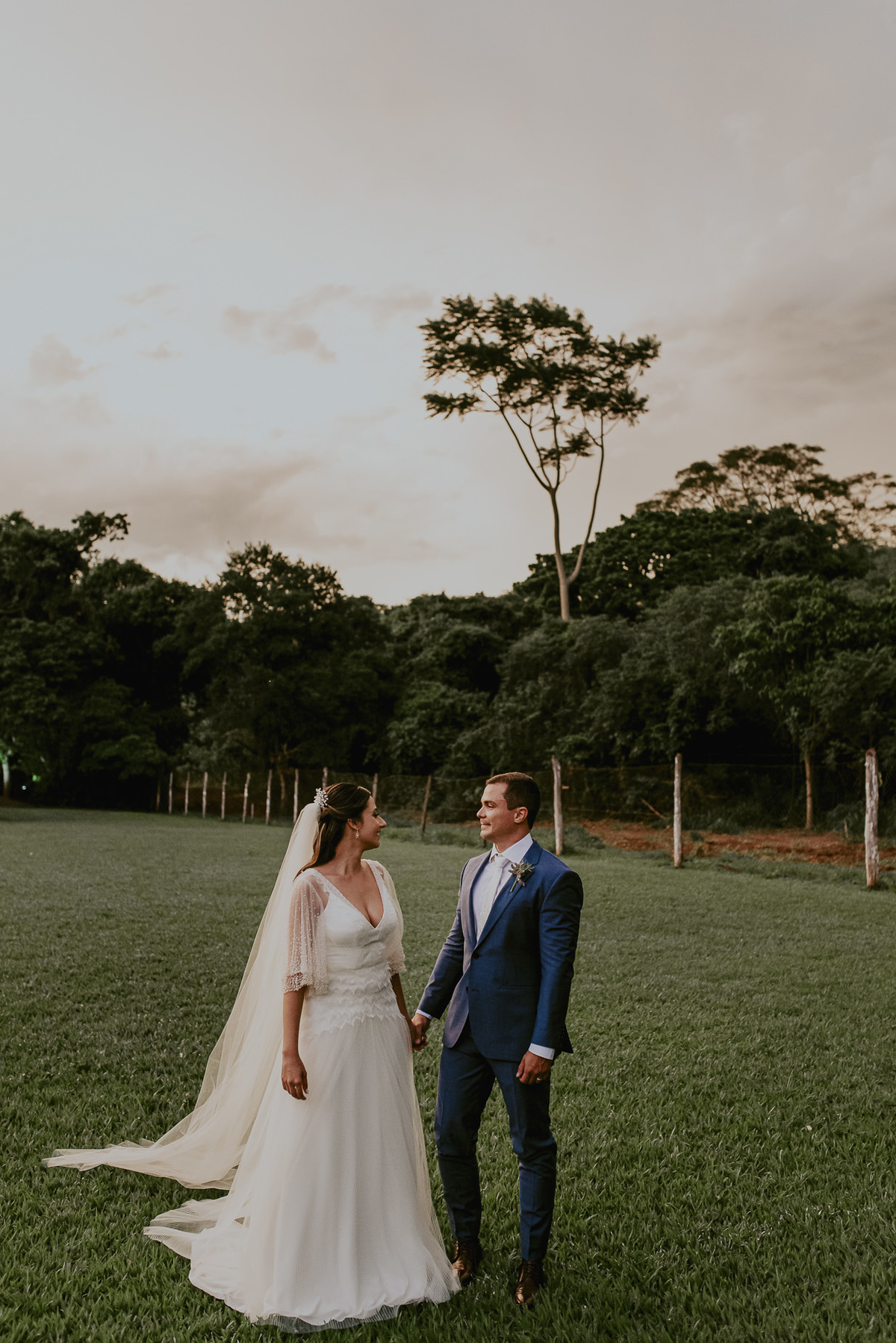 um lindo céu com pôr do sol para casamento ao ar livre na fazenda fotografado pelo melhor fotografo de casamento do Brasil Daniel Okuyama