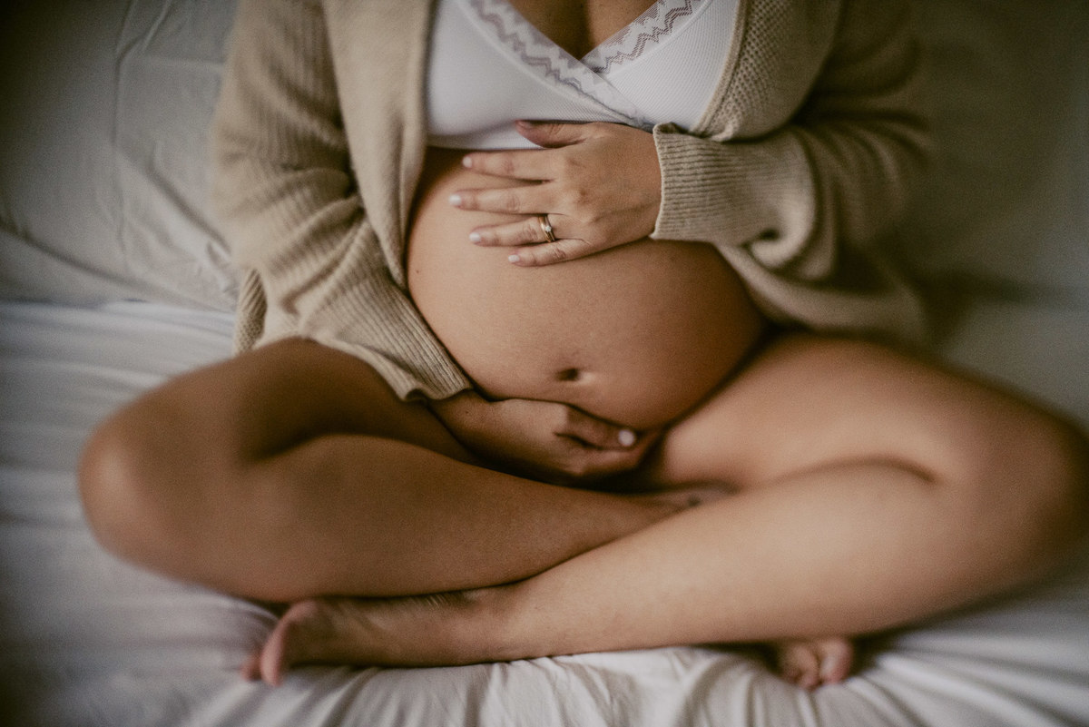 ensaio fotográfico de gestante  pelo melhor fotógrafo de São Paulo Daniel Okuyama, fotos feitas em casa com segurança durante a pandemia de corona vírus covid-19 fique em casa