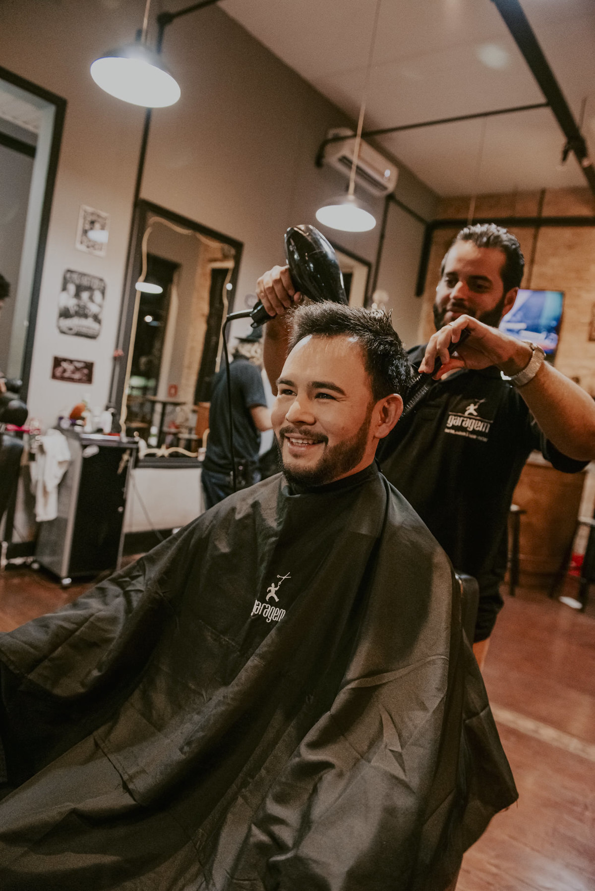 ja o makinf of do noivo foi realizado em uma barbearia garagem perdizes e as fotos realiadas pelo melhor fotografo de sp daniel okuyama
