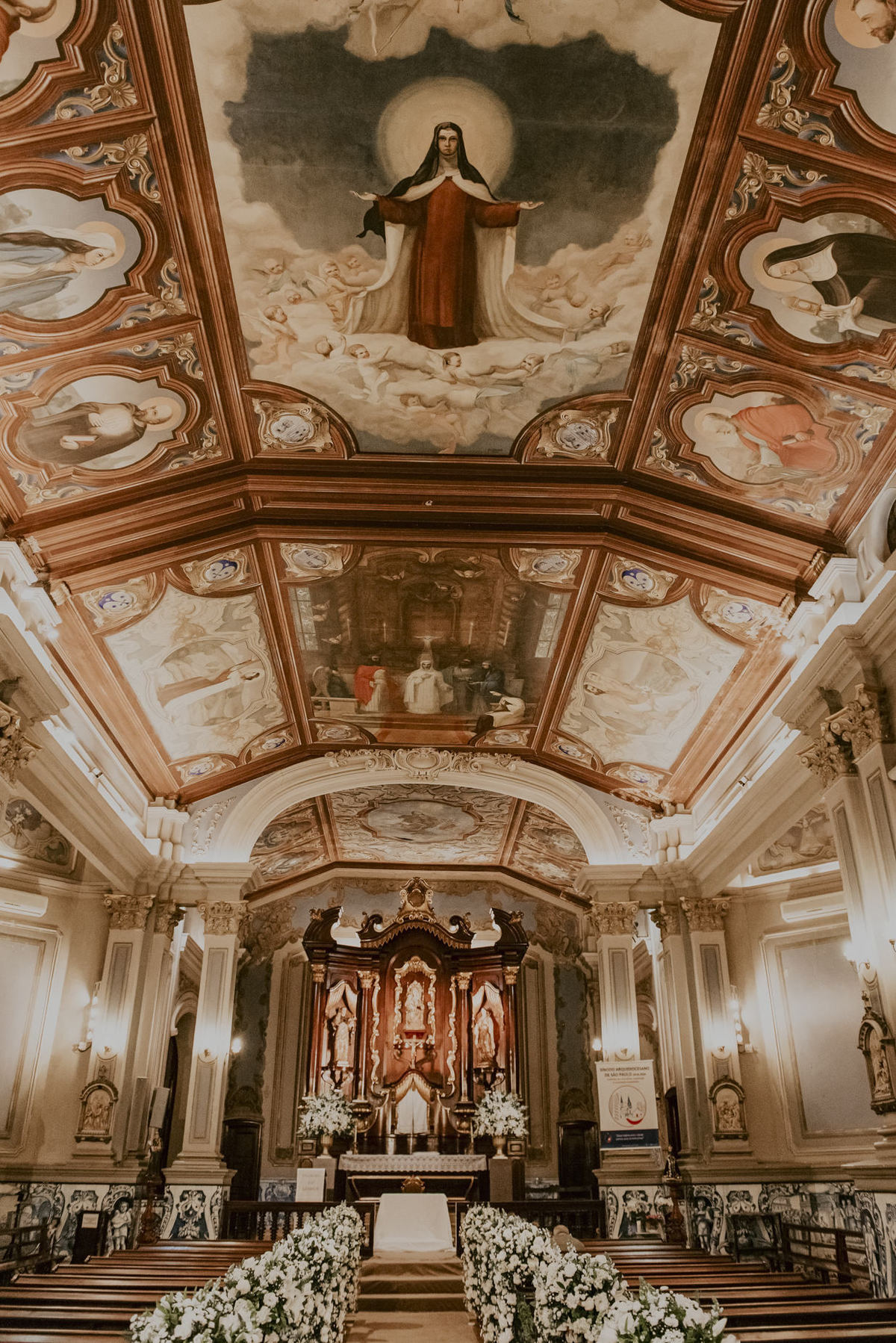 o teto maravilhoso da igreja imaculada coração de maria capela da pu localizada em sao paulo