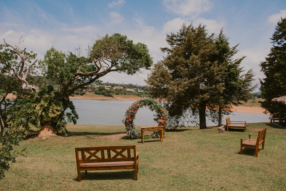 casamento ao ar livre em frente a represa daniel okuyama fotografia