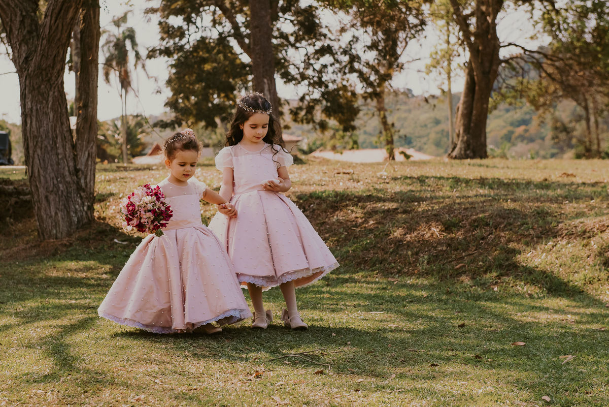 a entrada das daminhas lindas crianças foto de casamento inspiração dama de honra daminhas
