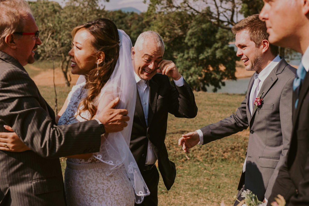ao termino da cerimonia alguns ficam emocionados foto daniel okuyama