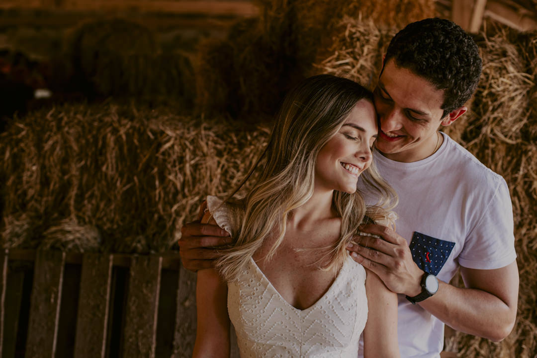 ensaio pré wedding no campo ensaio em holambra ensaio pré wedding no por do sol ensaio pré wedding inspiração foto ensaio holambra foto namorados fotografo casamento são paulo roupas para ensaio pré casamento