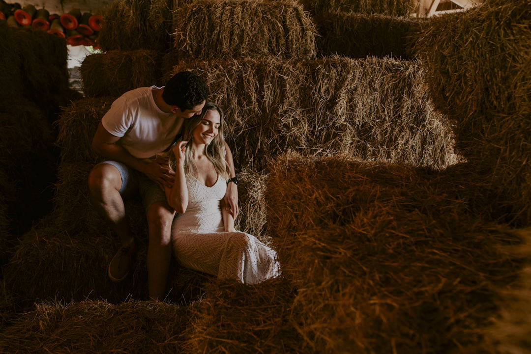 ensaio pré wedding no campo ensaio em holambra ensaio pré wedding no por do sol ensaio pré wedding inspiração foto ensaio holambra foto namorados fotografo casamento são paulo roupas para ensaio pré casamento