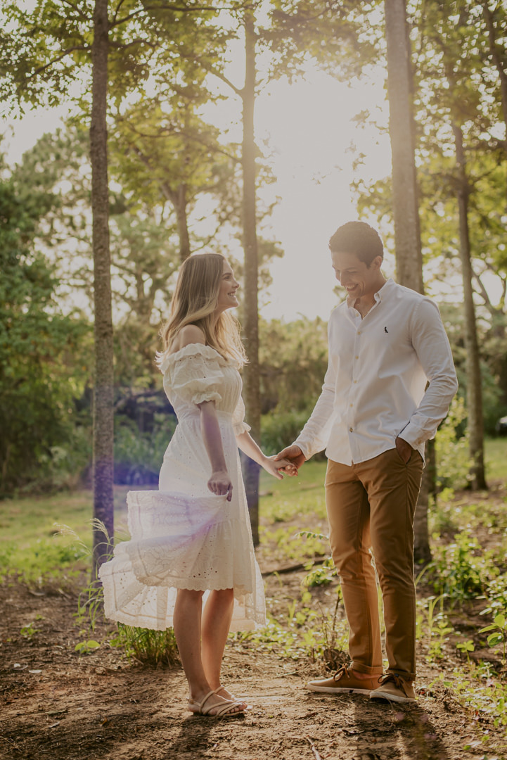 ensaio pré wedding no campo ensaio em holambra ensaio pré wedding no por do sol ensaio pré wedding inspiração foto ensaio holambra foto namorados fotografo casamento são paulo roupas para ensaio pré casamento