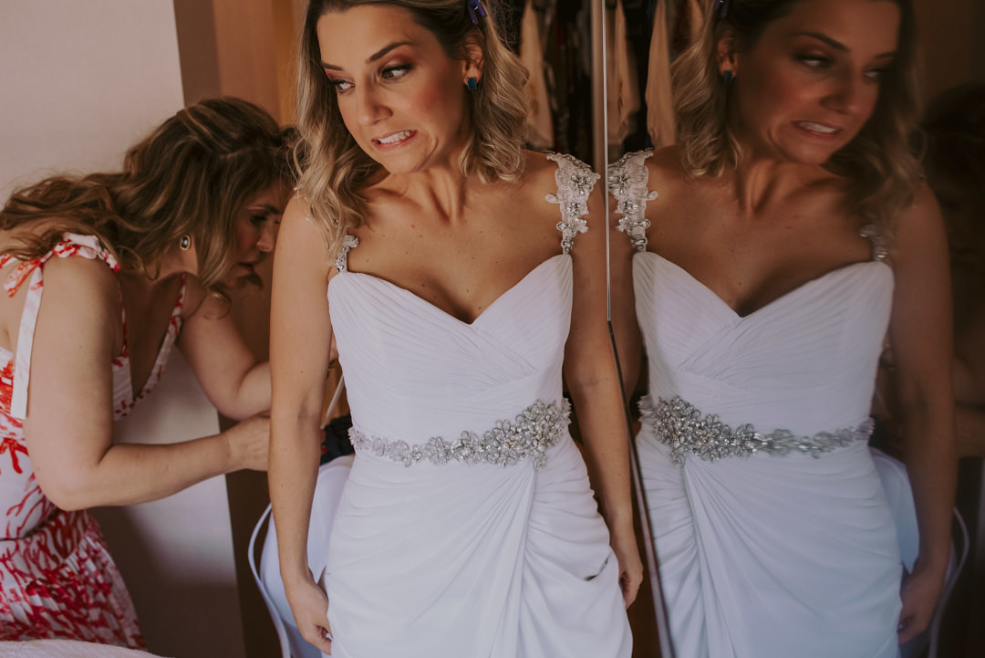 a noiva quase pronta para a cerimonia de casamento em sp casamento ao ar livre