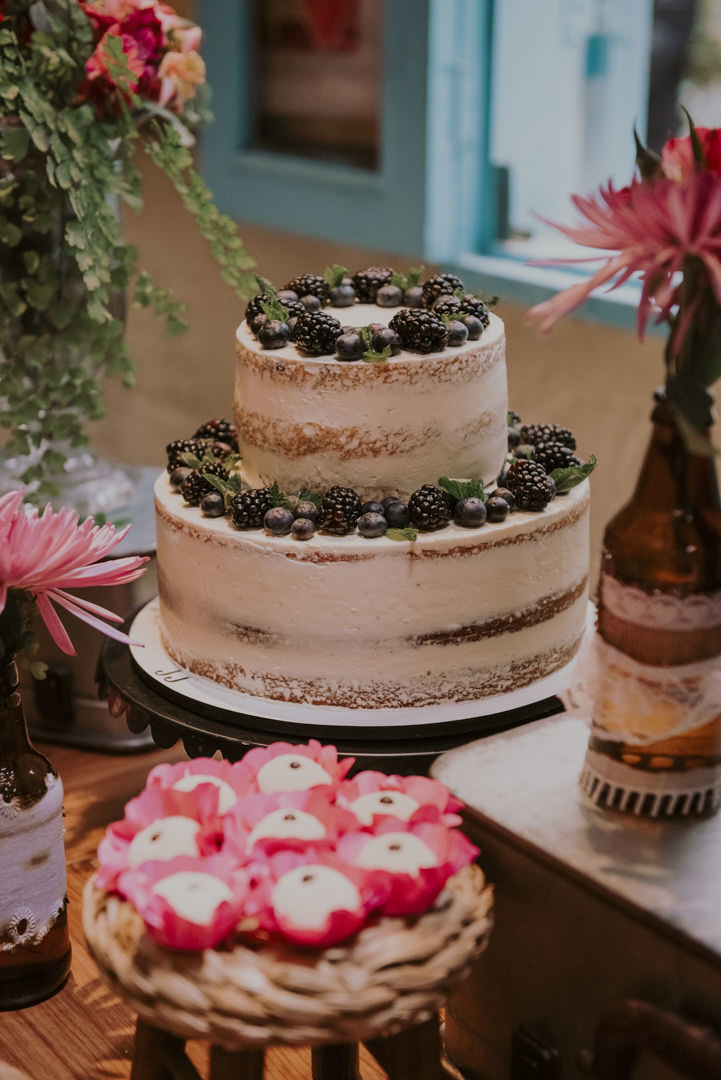 fotografia do bolo de casamento no bistro ruella