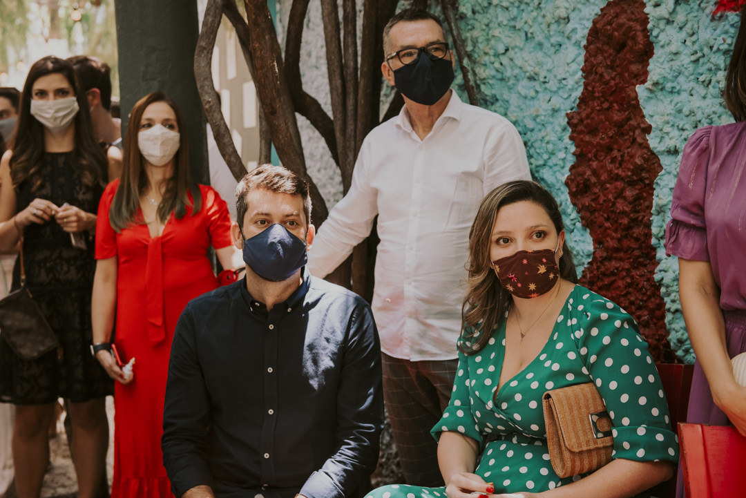casamento durante a pandemia, convidados de mascara covid foto de casamento sp