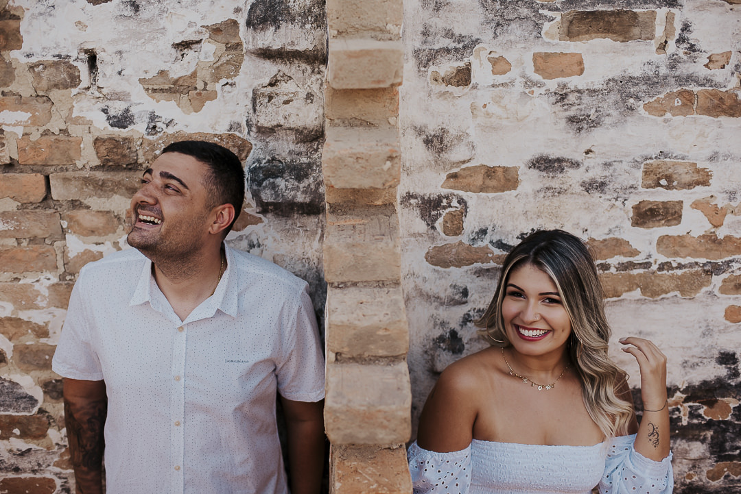Ensaio pré wedding no campo roupas para pre wedding roupa para usar no ensaio pré casamento ensaio na fazenda ensaio com pôr do sol fotógrafo de casamento em sorocaba fazenda próximo a são paulo para pré wedding