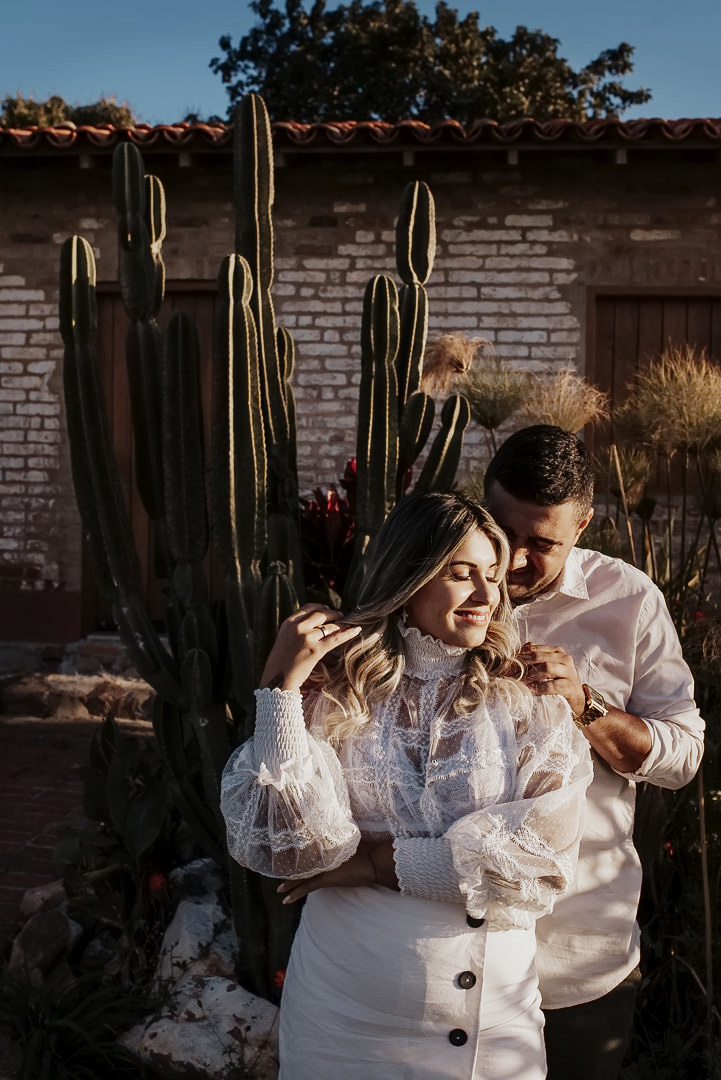 Ensaio pré wedding no campo roupas para pre wedding roupa para usar no ensaio pré casamento ensaio na fazenda ensaio com pôr do sol fotógrafo de casamento em sorocaba fazenda próximo a são paulo para pré wedding