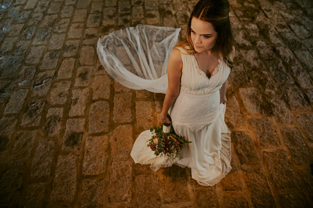 noiva no making of casamento em itatiba casamento na villa dangelo véu de noiva  buque de noiva karina ssab decorações retrato de noiva 