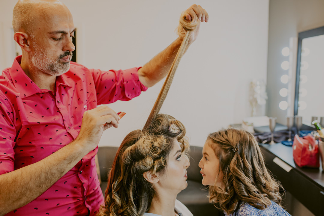 Brinde da noiva com as madrinhs no making of foto de making of de casamento maquiagem de casamento penteado de noiva lugares para fazer making of 