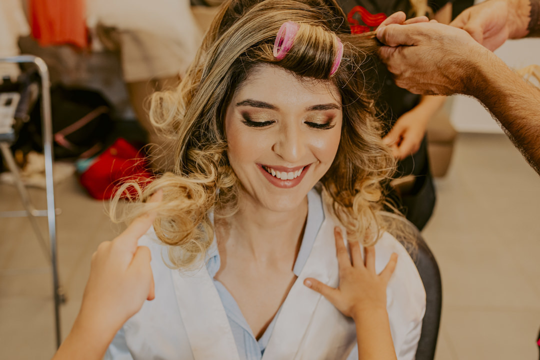 Brinde da noiva com as madrinhs no making of foto de making of de casamento maquiagem de casamento penteado de noiva lugares para fazer making of 