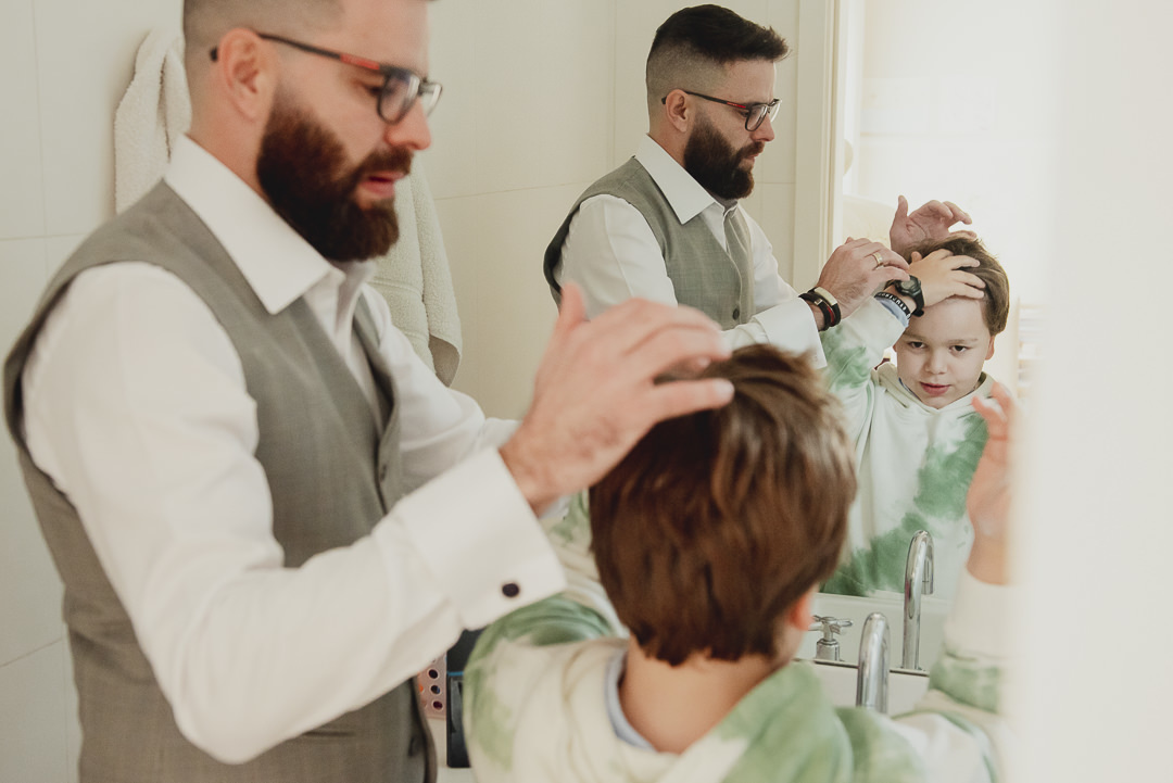 o noivo com seu filho no dia do noivo 