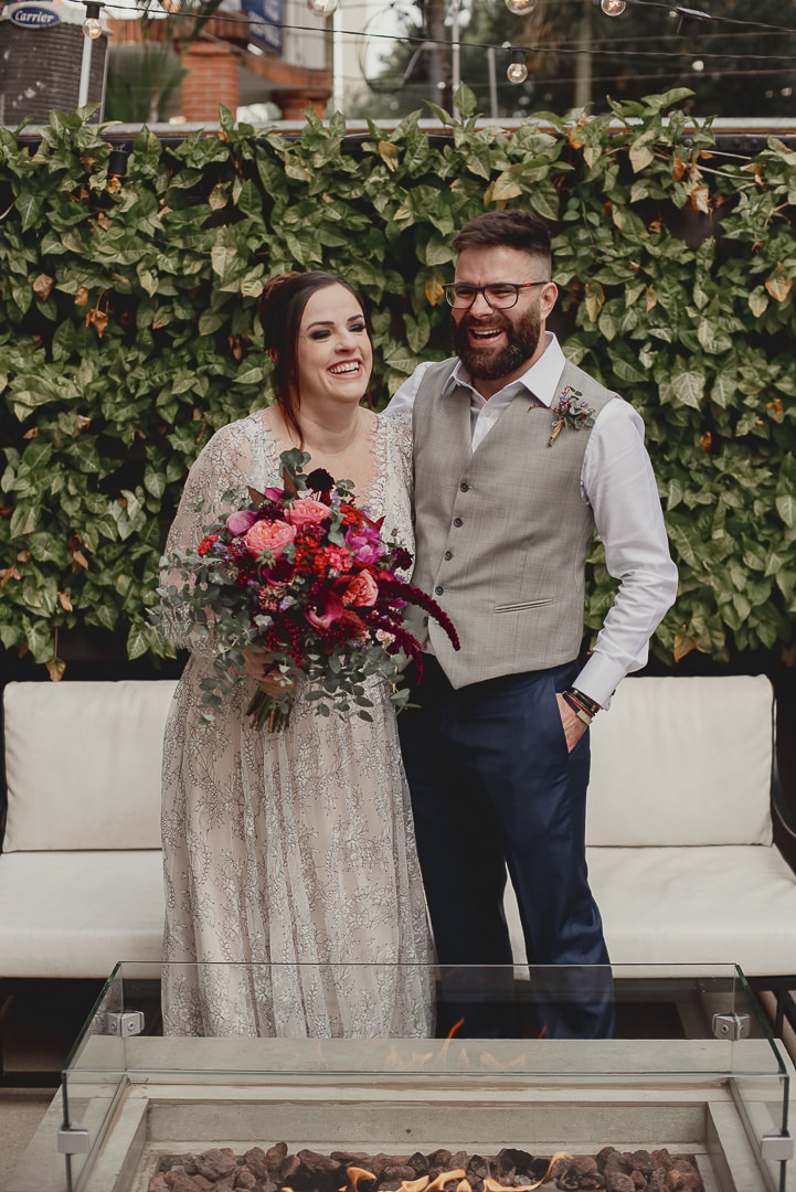 os noivos enfim casados no chale quintal, foto daniel okuyama