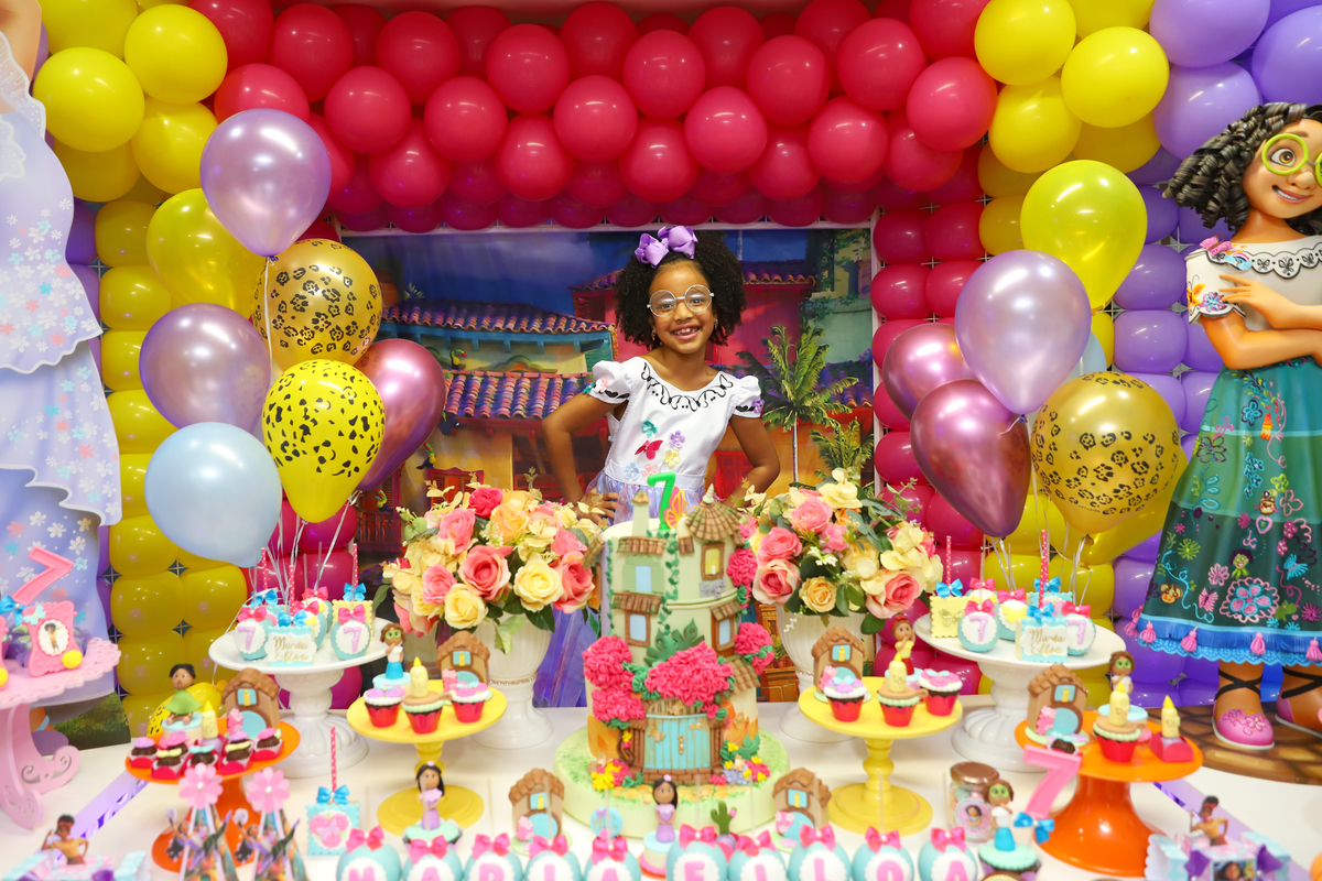 Festa Infantil no tema Encantados em Buffet Infantil em Curitiba Fotografia Decoração Aniversário Menina
