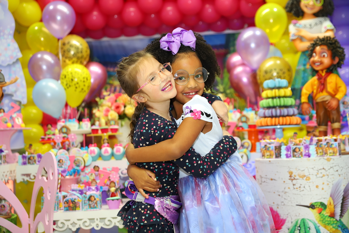 Festa Infantil no tema Encantados em Buffet Infantil em Curitiba Fotografia Decoração Aniversário Menina