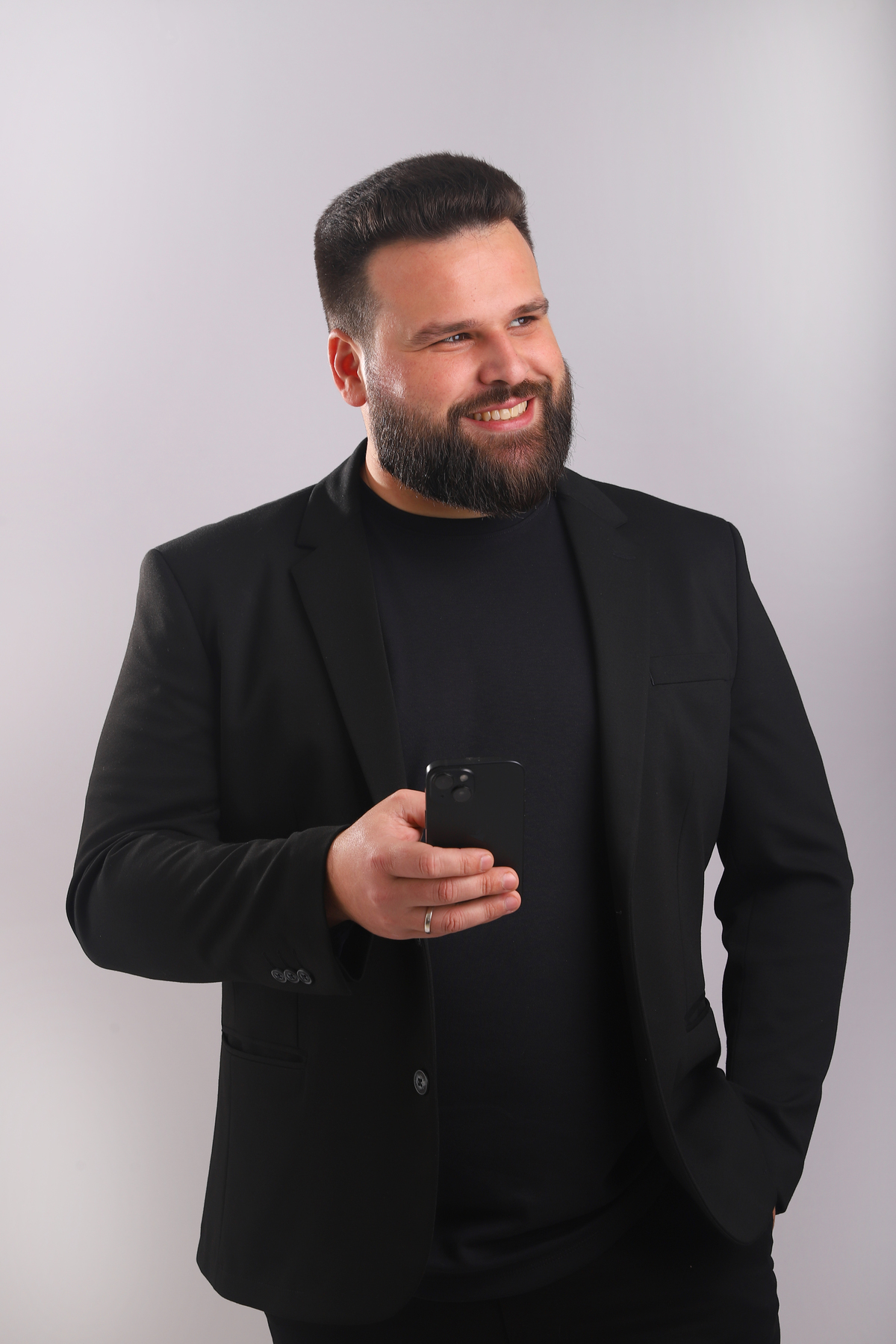 Retrato profissional em estúdio, ideal para perfis executivos