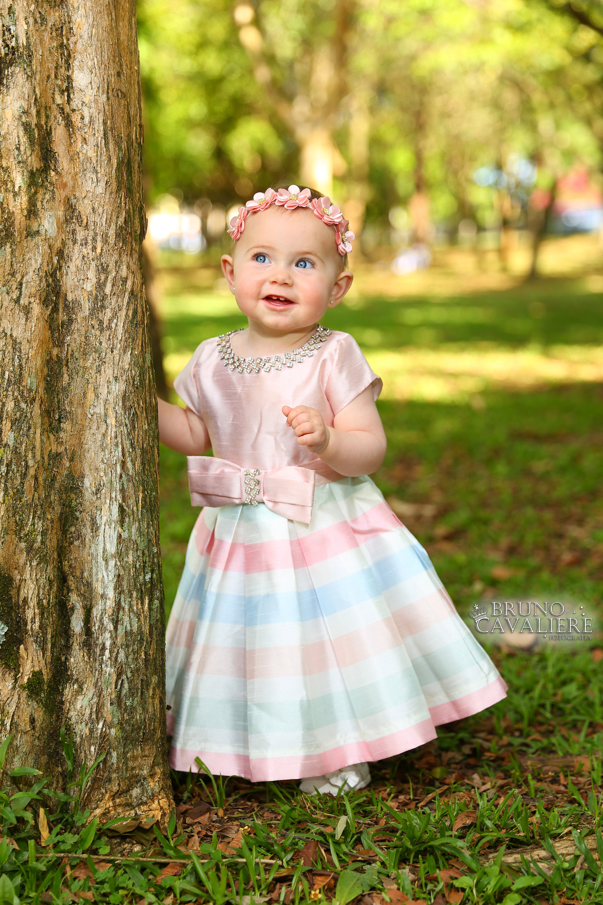 fotografia ensaio infantil bebê menina em parque de Curitiba
