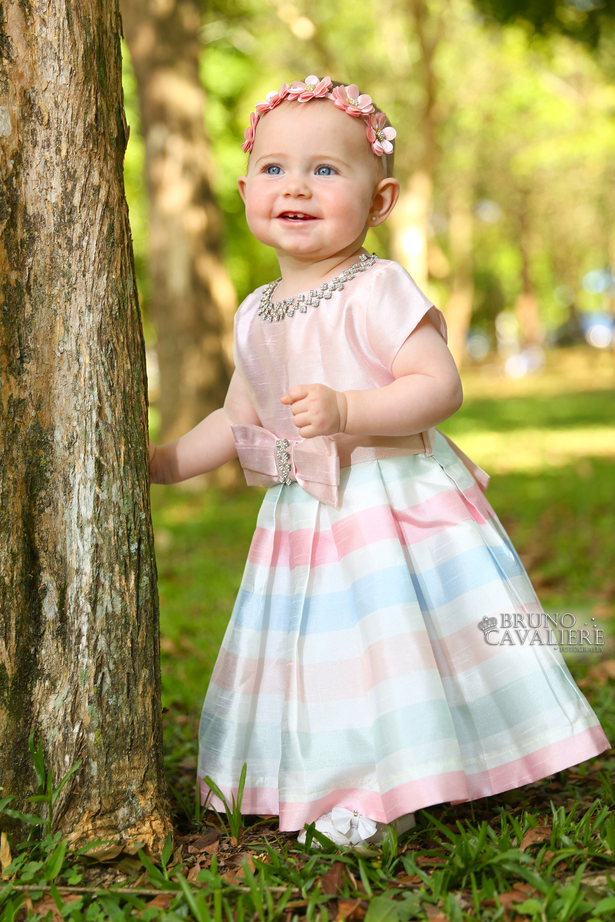 fotografia ensaio infantil bebê menina em parque de Curitiba