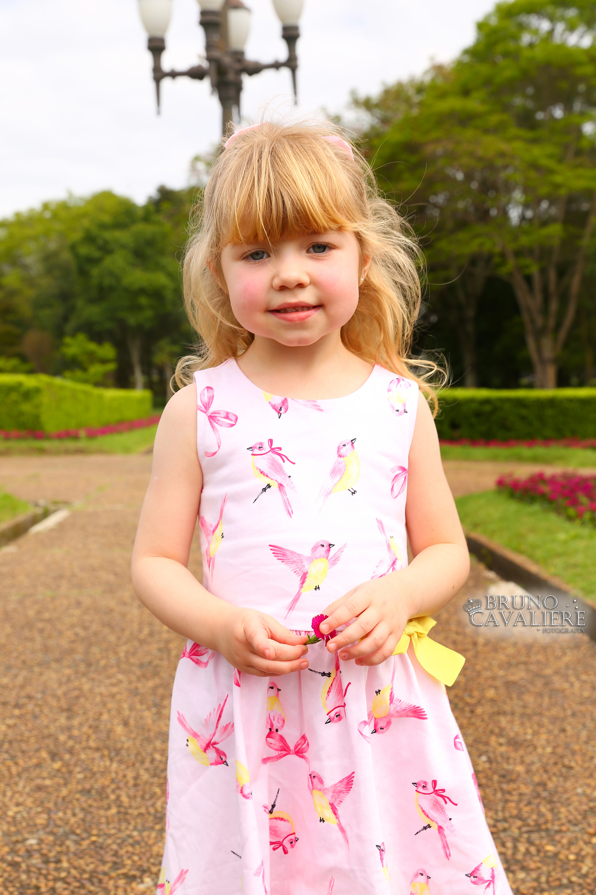 fotografia ensaio infantil bebê menina em parque de Curitiba