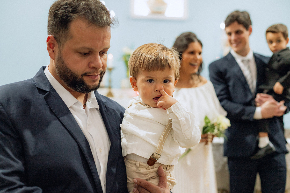 É muito raro eu deixar uma legenda nas fotos, acredito que elas devem falar por si mesmas.. Essa gostaria de deixar clara minha intensão nessa captura, a demostrar a autenticidade da criança, inocência.. mesmo em um local sagrado, elas são apenas elas..  