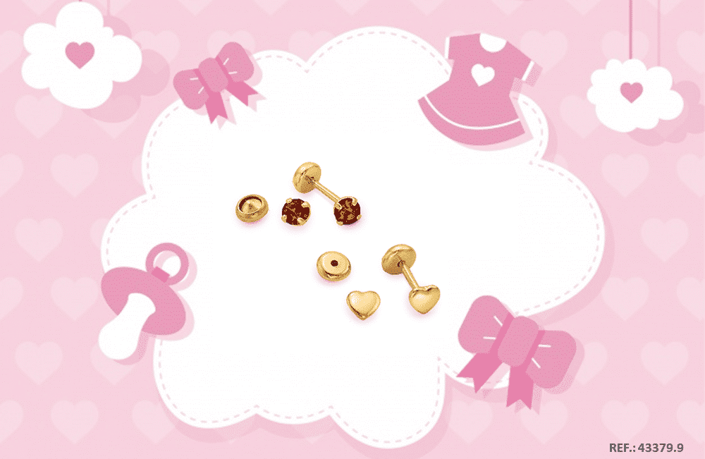  o conjunto com 2 pares de brincos Laura Ref. 43379.9.Também folheados a ouro com strass, essas semijoias infantis são ideais para o dia a dia. Imagina que maravilhoso, ambos os brincos combinarão com qualquer look. Muita versatilidade, afeto e beleza.