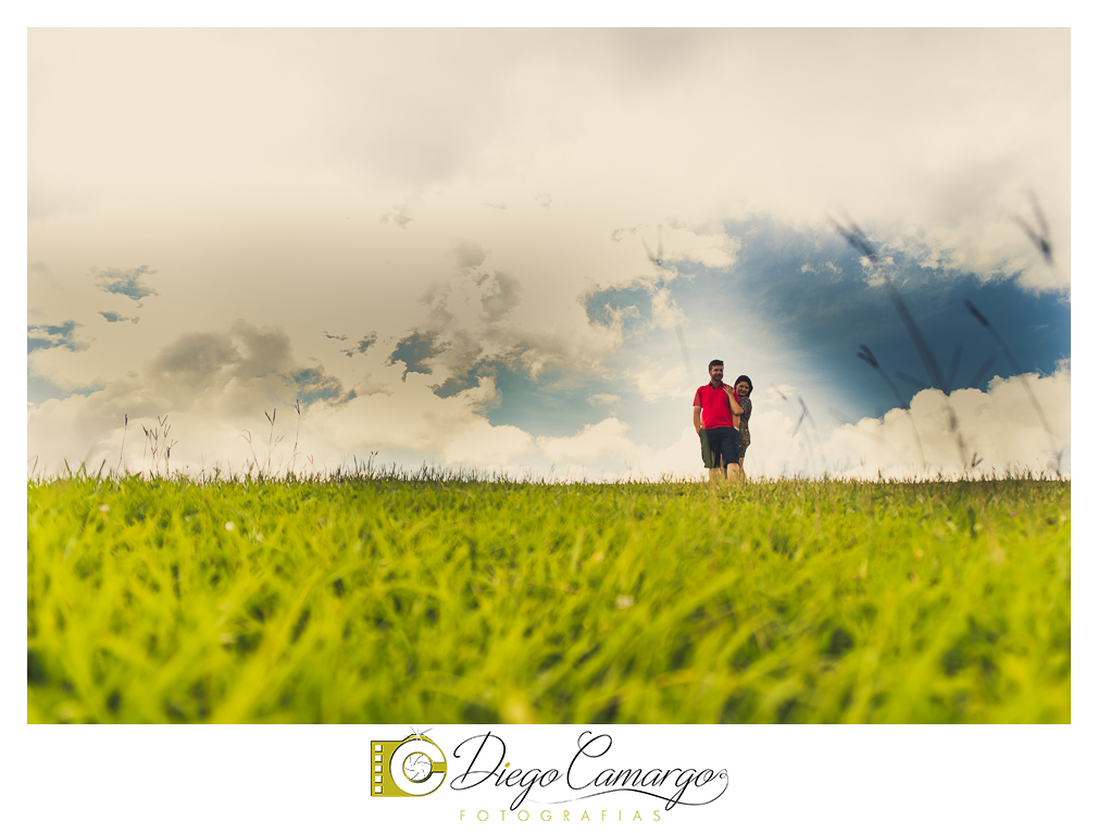 Pré-Wedding da Gisele e Paulo realizado nas cidades de Tangará e Pinheiro Preto. Além da simpatia deste casal, pudemos contemplar este belo visual. Confira um pouco deste ensaio.