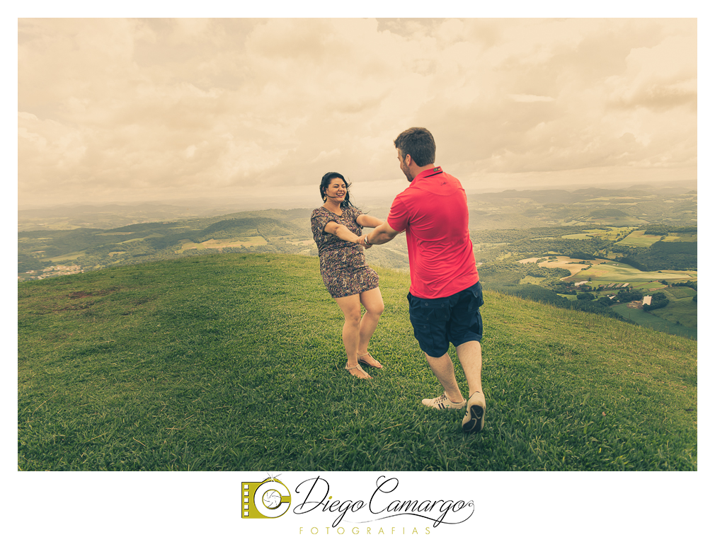 Pré-Wedding da Gisele e Paulo realizado nas cidades de Tangará e Pinheiro Preto. Além da simpatia deste casal, pudemos contemplar este belo visual. Confira um pouco deste ensaio.
