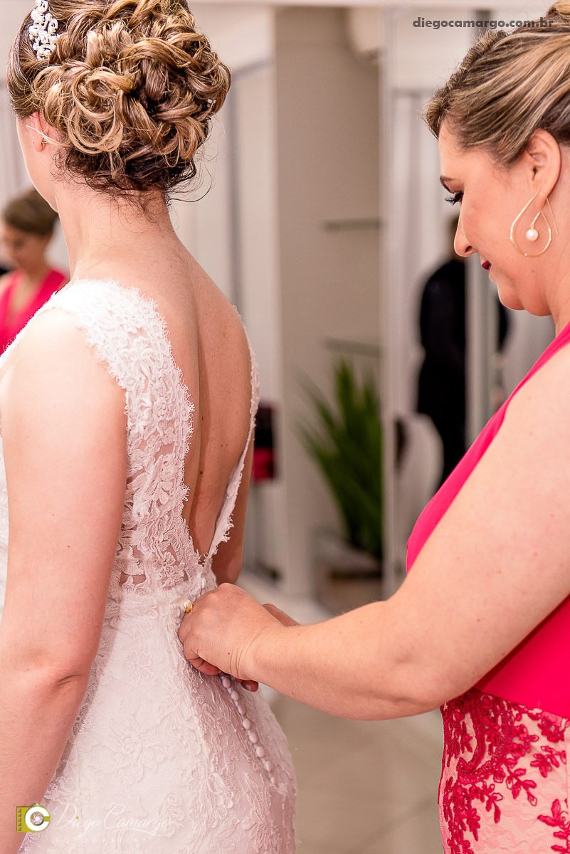 casamento, cacador, videira, fraiburgo, noiva, noivo, maquiagem, vestido, terno, catedral, bolo casamento, luagel, madrinhas, buque, 