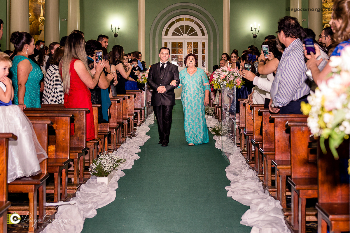 casamento, cacador, videira, fraiburgo, noiva, noivo, maquiagem, vestido, terno, catedral, bolo casamento, luagel, madrinhas, buque, 