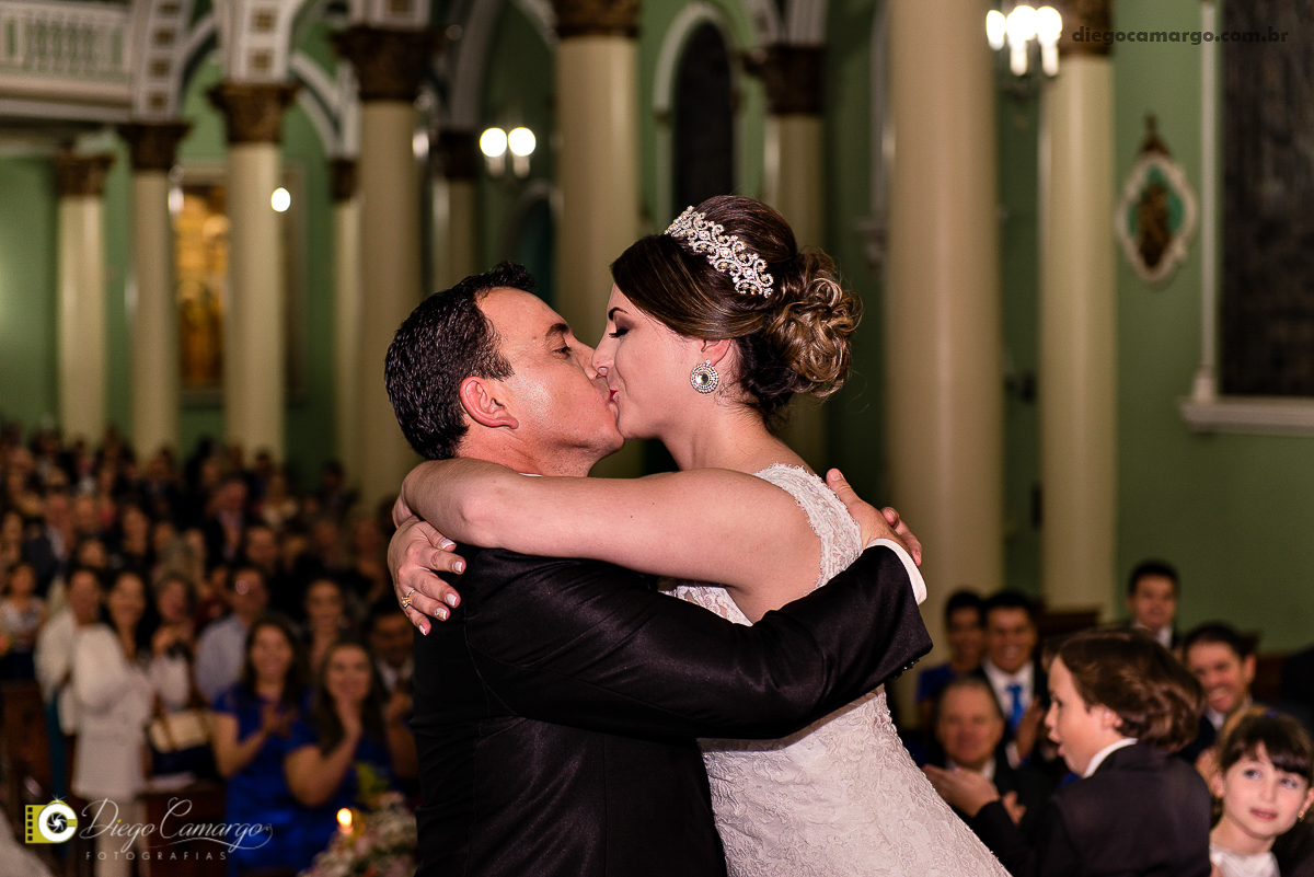 casamento, cacador, videira, fraiburgo, noiva, noivo, maquiagem, vestido, terno, catedral, bolo casamento, luagel, madrinhas, buque, 