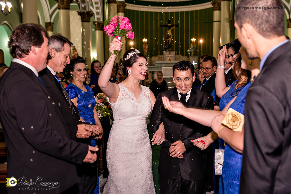 casamento, cacador, videira, fraiburgo, noiva, noivo, maquiagem, vestido, terno, catedral, bolo casamento, luagel, madrinhas, buque, 