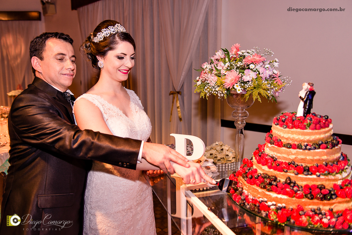 casamento, cacador, videira, fraiburgo, noiva, noivo, maquiagem, vestido, terno, catedral, bolo casamento, luagel, madrinhas, buque, 