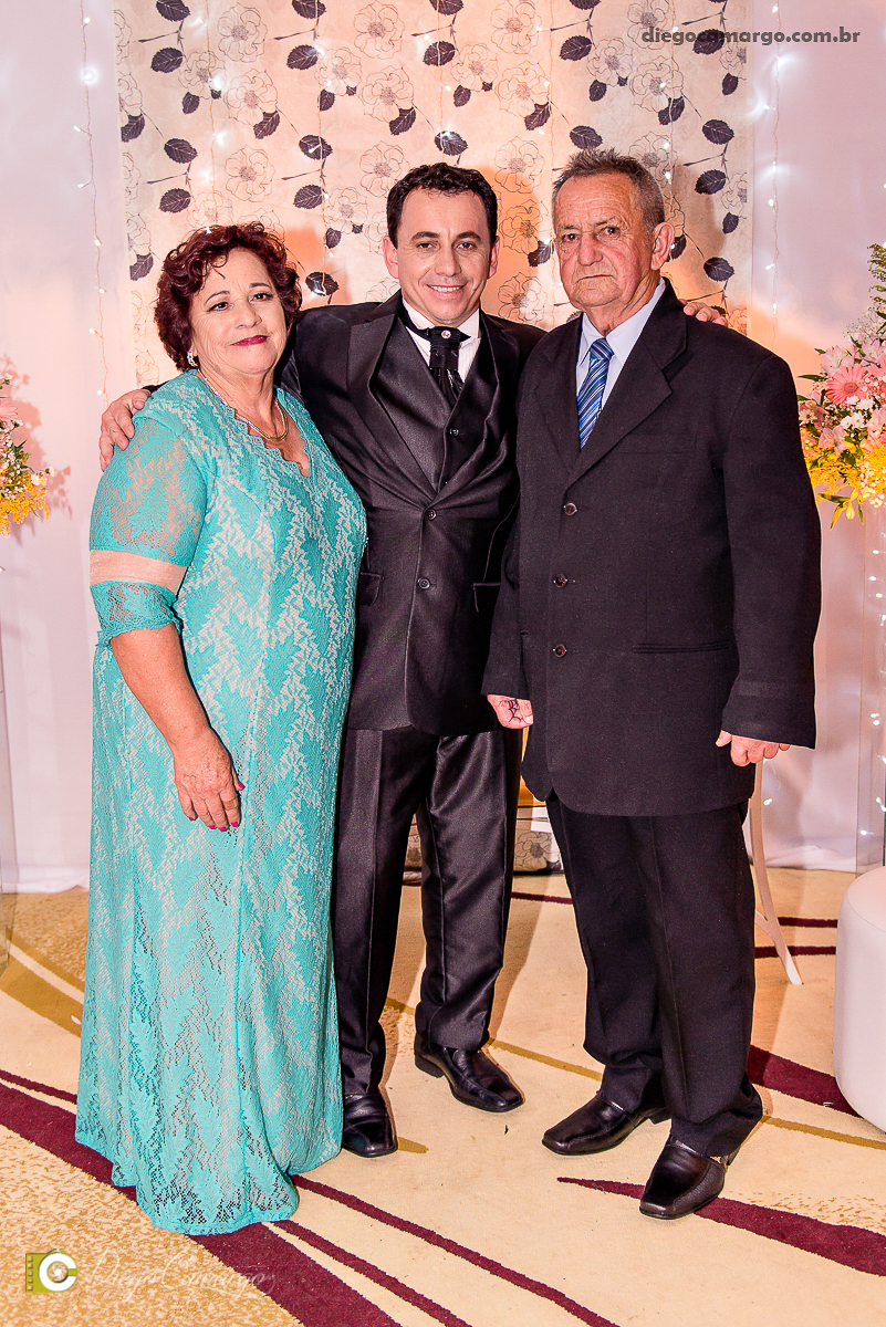 casamento, cacador, videira, fraiburgo, noiva, noivo, maquiagem, vestido, terno, catedral, bolo casamento, luagel, madrinhas, buque, 
