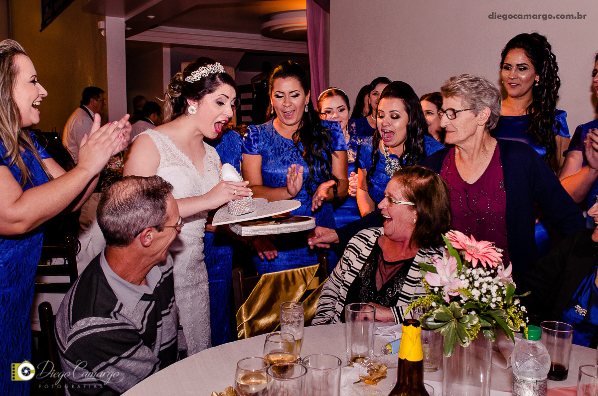 casamento, cacador, videira, fraiburgo, noiva, noivo, maquiagem, vestido, terno, catedral, bolo casamento, luagel, madrinhas, buque, 