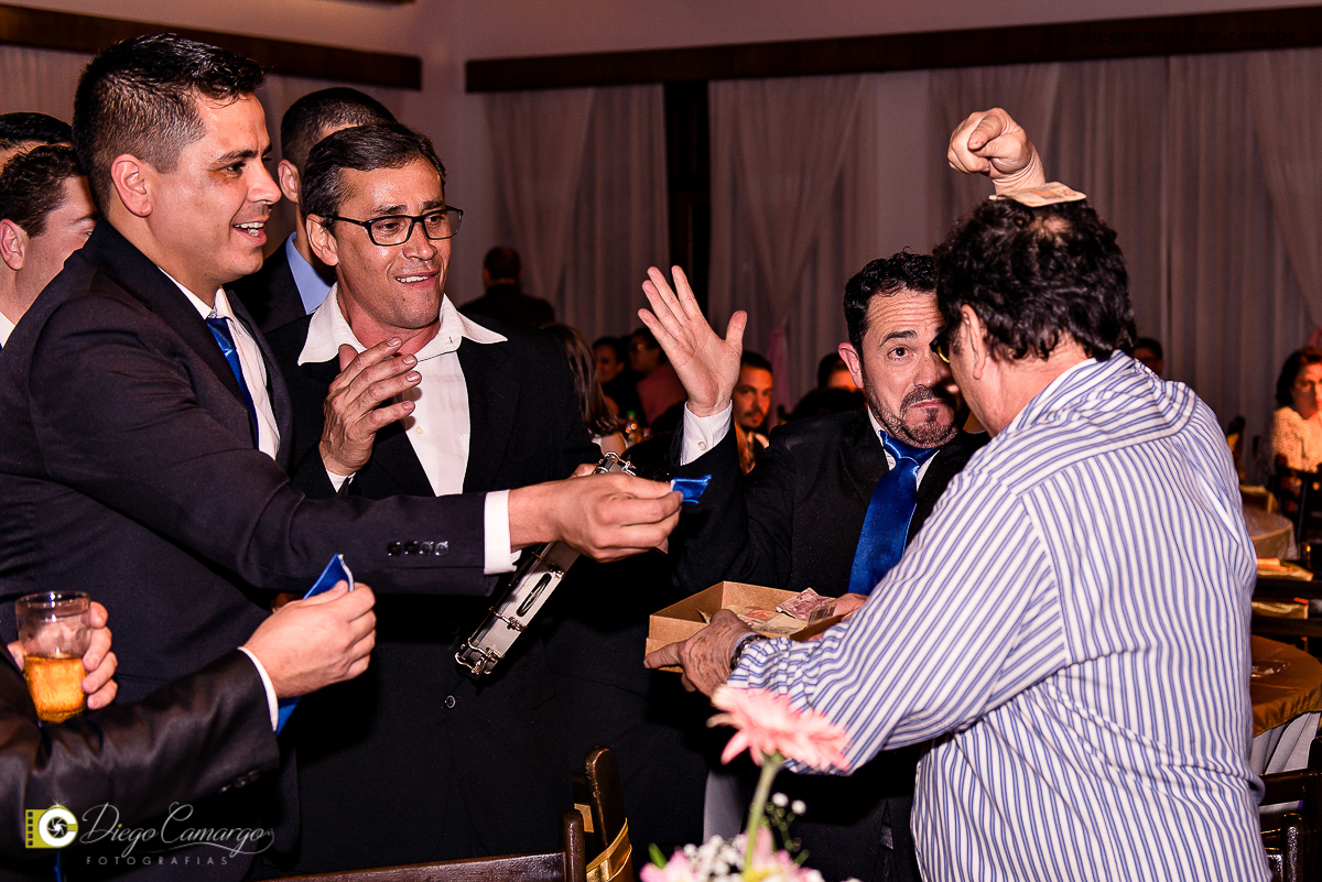 casamento, cacador, videira, fraiburgo, noiva, noivo, maquiagem, vestido, terno, catedral, bolo casamento, luagel, madrinhas, buque, 