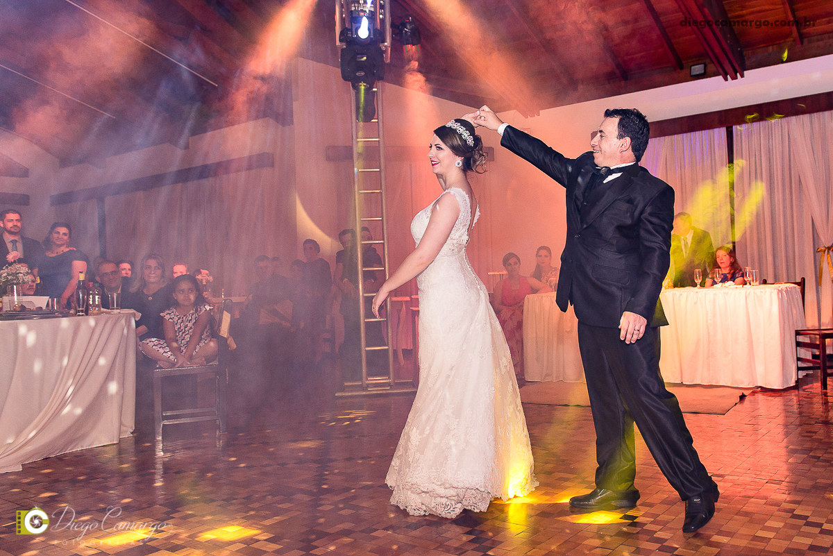 casamento, cacador, videira, fraiburgo, noiva, noivo, maquiagem, vestido, terno, catedral, bolo casamento, luagel, madrinhas, buque, 