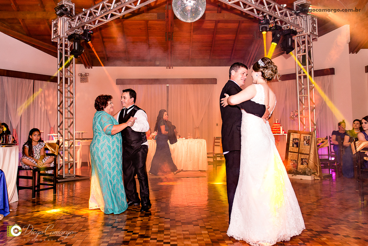 casamento, cacador, videira, fraiburgo, noiva, noivo, maquiagem, vestido, terno, catedral, bolo casamento, luagel, madrinhas, buque, 