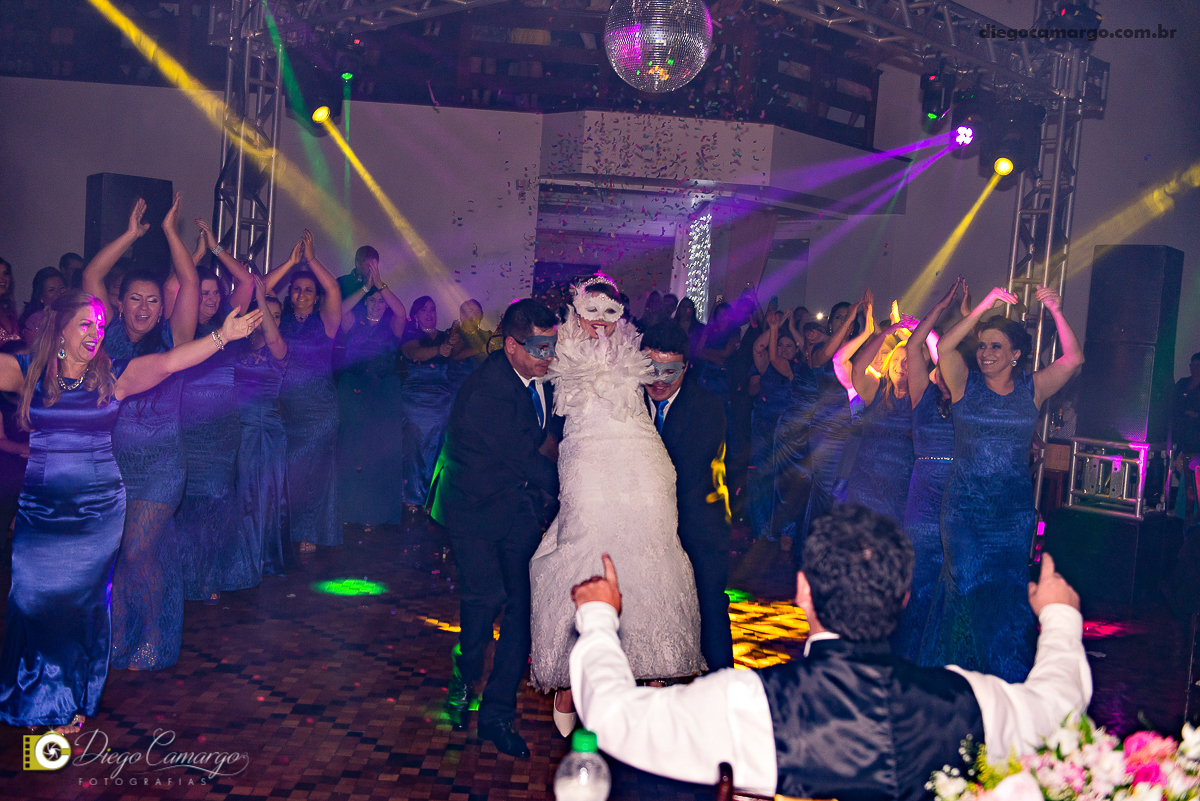 casamento, cacador, videira, fraiburgo, noiva, noivo, maquiagem, vestido, terno, catedral, bolo casamento, luagel, madrinhas, buque, 