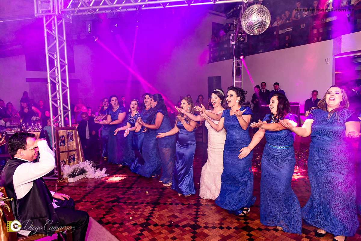 casamento, cacador, videira, fraiburgo, noiva, noivo, maquiagem, vestido, terno, catedral, bolo casamento, luagel, madrinhas, buque, 